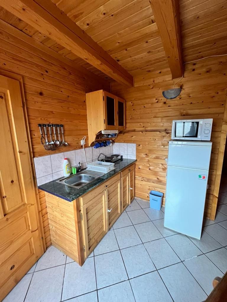 Almos Apartman Балатонфеньвеш Екстер'єр фото