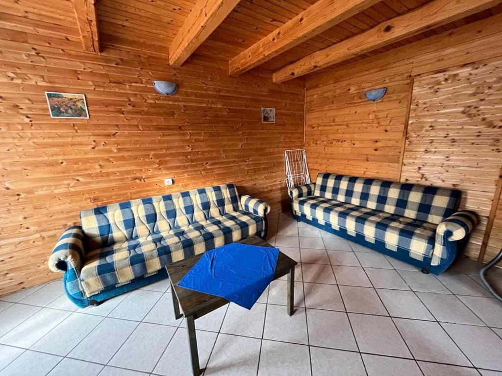 Almos Apartman Балатонфеньвеш Екстер'єр фото