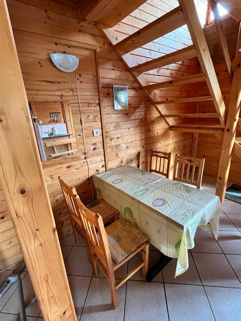 Almos Apartman Балатонфеньвеш Екстер'єр фото